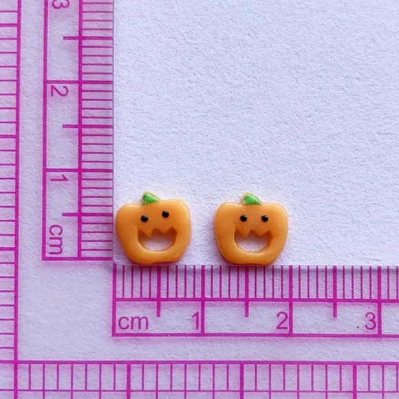 🎃🆕 Halloween Tiny Pumpkin Flat Back Nail Charms - Picture 5 of 6